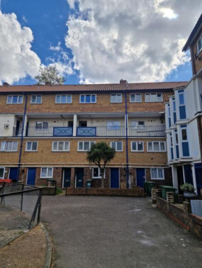 Inviting 2-Bed House in London